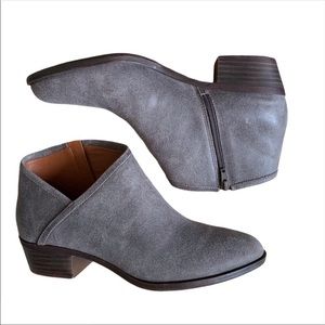 Lucky Brand 11 Gray Leather Brekke Ankle Bootie